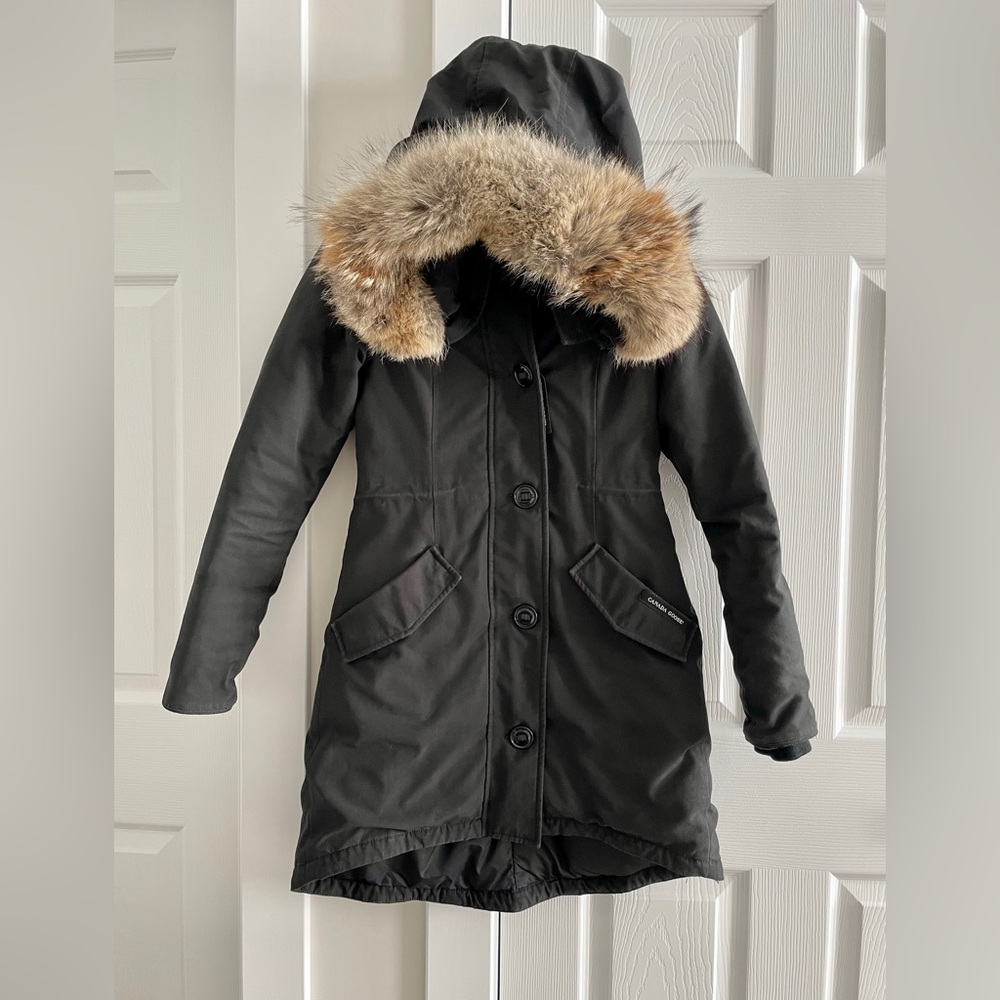 Canada Goose 2XS in Great Condition In Black Color
